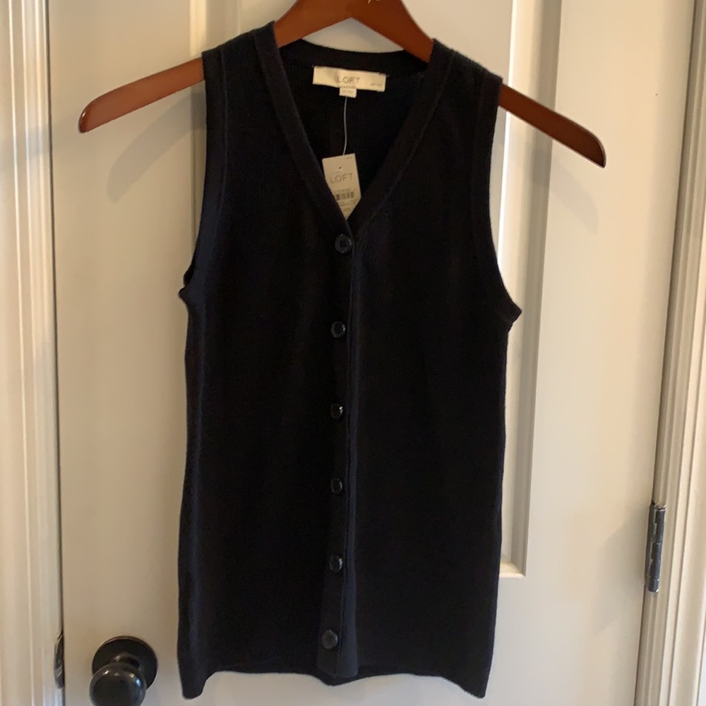 LOFT NWT V Neck sweater tank